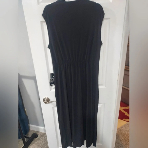 NWT Avenue Black Cap Sleeve Twist Front Faux Wrap Dress in Size 22/24 - Picture 8 of 8